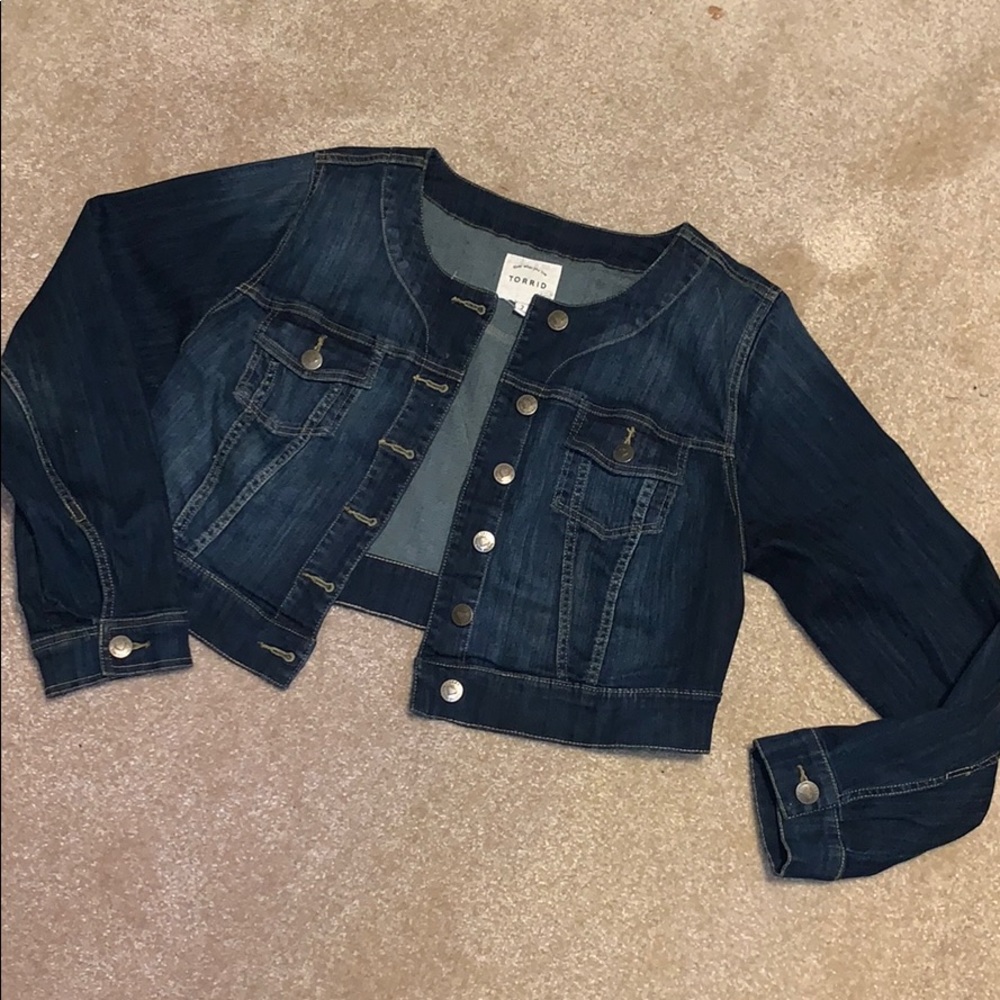 Torrid Cropped denim jacket Sz 2